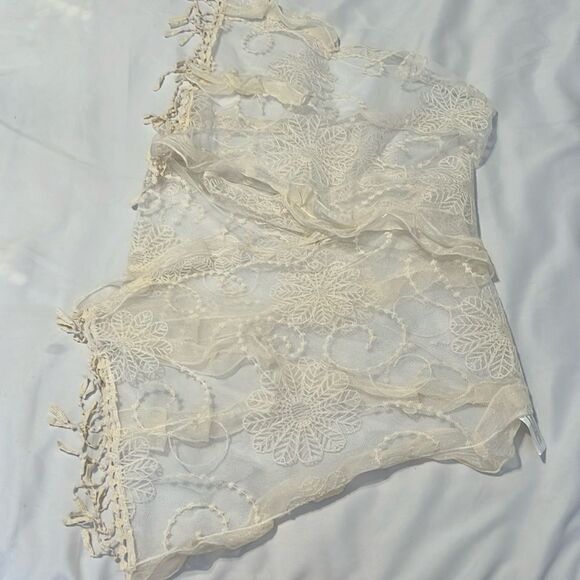 Pier1 cream colored lacy embellished oblong scarf 71” long including fringe EUC - Picture 4 of 13